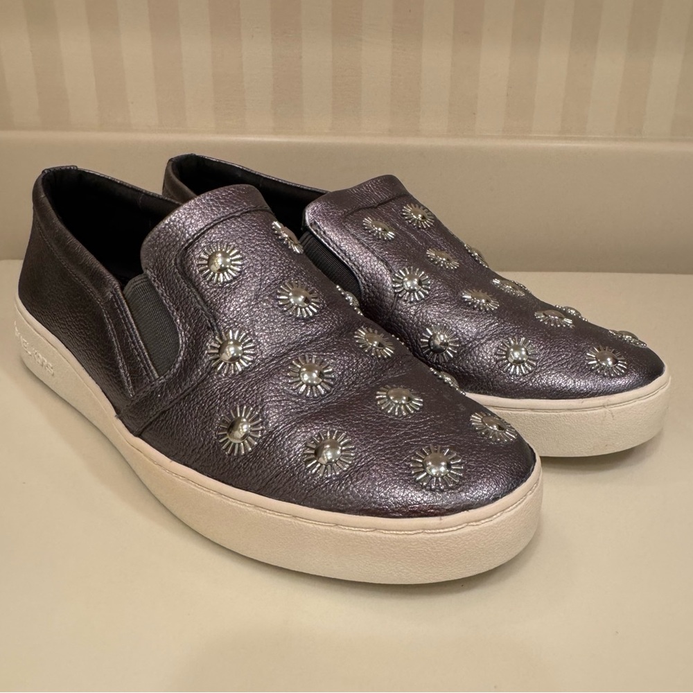 Michael Kors Gunmetal Grey Silver Studded Leo Leather Slip-On Sneakers Shoes 7 - Picture 3 of 16